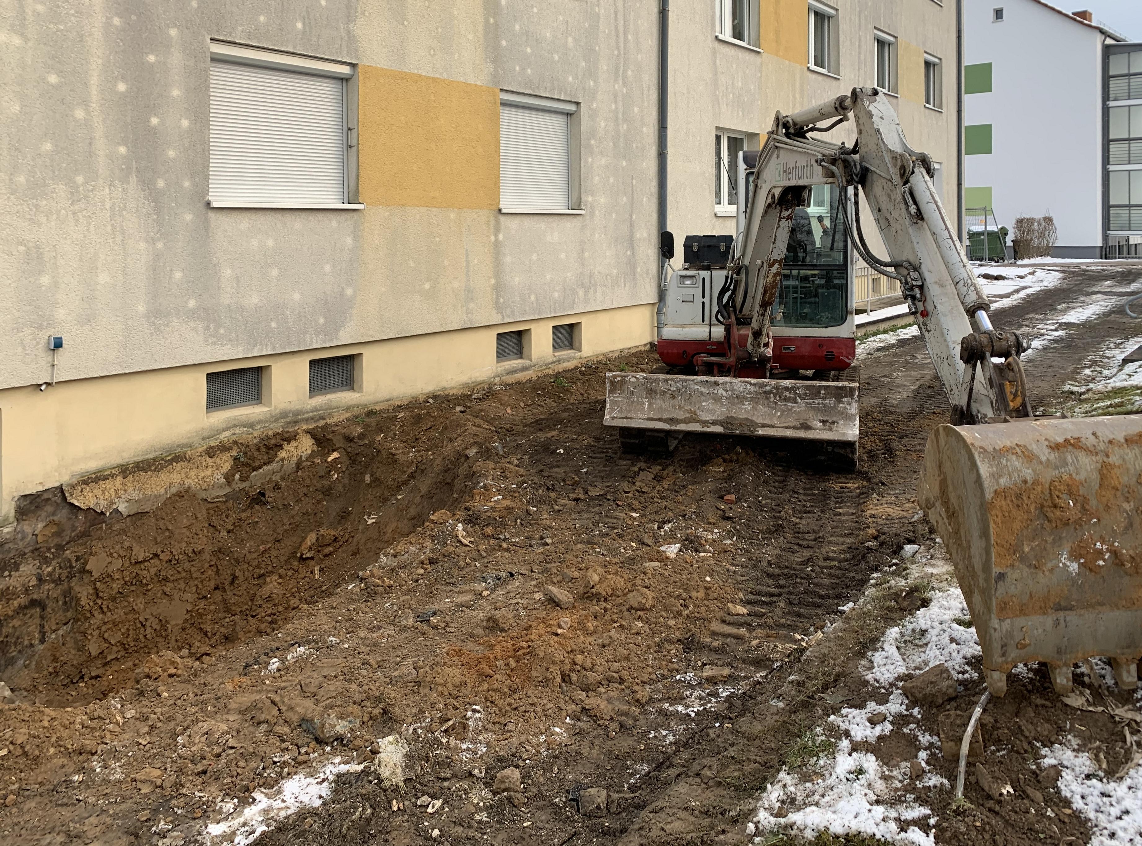 Arbeiten zur Erneuerung der Grundleitung An der Mühle 13-15, Leipzig Holzhausen.