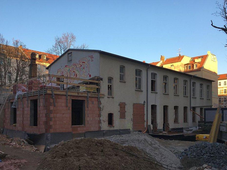 Das Bild stellt die Weiterführung der Rohbauarbeiten dar.