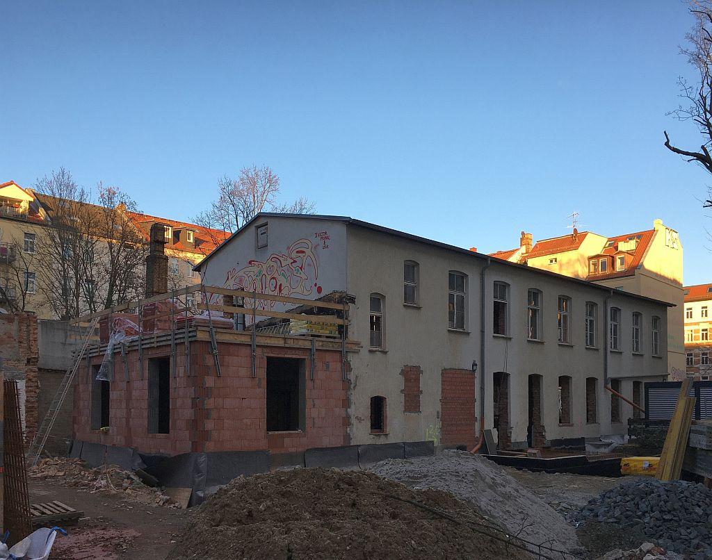 Das Bild stellt die Weiterführung der Rohbauarbeiten dar.
